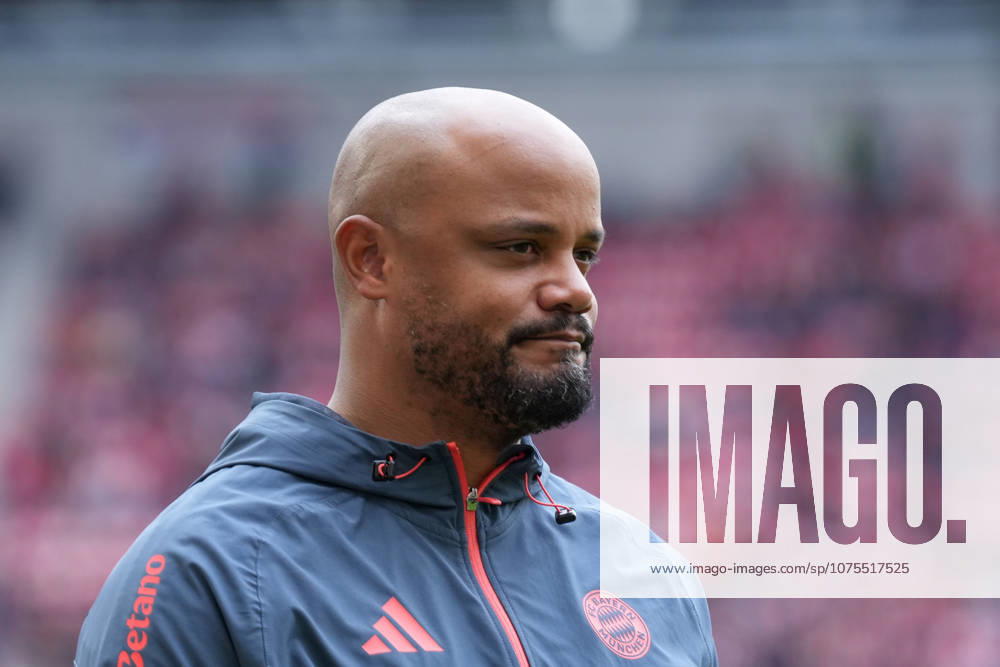 Vincent Kompany (FC Bayern München, Cheftrainer), Portrait, Porträt , Deutschland, Fussball, 1. Bundesliga, 28.Spieltag, 2025 2026, SC Freiburg vs. FC Bayern München, 04.04.2026, Europa-Park Stadion, Freiburg, Deutschland DFL REGULATIONS PROHIBIT ANY USE OF PHOTOGRAPHS AS IMAGE SEQUENCES AND OR QUASI-VIDEO. Freiburg Europa-Park Stadion Baden-Württemberg Deutschland