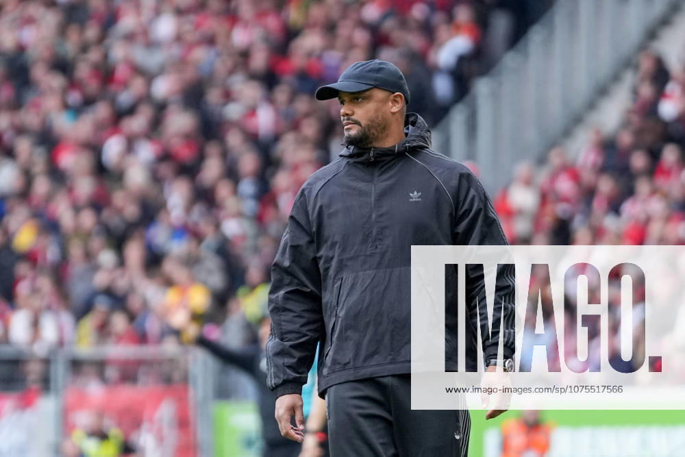 Vincent Kompany (FC Bayern München, Cheftrainer) , Deutschland, Fussball, 1. Bundesliga, 28.Spieltag, 2025 2026, SC Freiburg vs. FC Bayern München, 04.04.2026, Europa-Park Stadion, Freiburg, Deutschland DFL REGULATIONS PROHIBIT ANY USE OF PHOTOGRAPHS AS IMAGE SEQUENCES AND OR QUASI-VIDEO. Freiburg Europa-Park Stadion Baden-Württemberg Deutschland