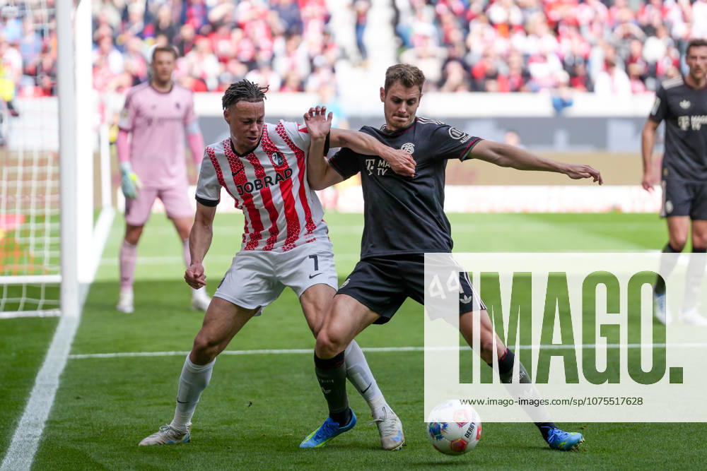 Derry Scherhant (SC Freiburg, 07) im Zweikampf mit Josip StaniÅ¡ić Josip Stanisic (FC Bayern München, 44) , Deutschland, Fussball, 1. Bundesliga, 28.Spieltag, 2025 2026, SC Freiburg vs. FC Bayern München, 04.04.2026, Europa-Park Stadion, Freiburg, Deutschland DFL REGULATIONS PROHIBIT ANY USE OF PHOTOGRAPHS AS IMAGE SEQUENCES AND OR QUASI-VIDEO. Freiburg Europa-Park Stadion Baden-Württemberg Deutschland