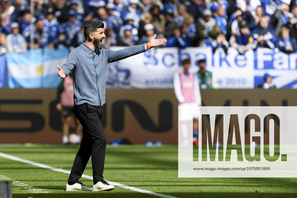 Trainer Miron Muslic (FC Schalke) gestikuliert waehrend des spiels der 2. Bundesliga zwischen FC Schalke 04 und Karlsruher SC, Veltins-Arena am 05. April 2026 in Gelsenkirchen, Deutschland. (Foto von Max Maiwald DeFodi Images) +++ Trainer Miron Muslic (FC Schalke) gestures during the 2. Bundesliga match between FC Schalke 04 and Karlsruher SC at Veltins-Arena on April 5, 2026 in Gelsenkirchen, Germany. (Photo by Max Maiwald DeFodi Images) (Photo by Max Maiwald DeFodi Images) -