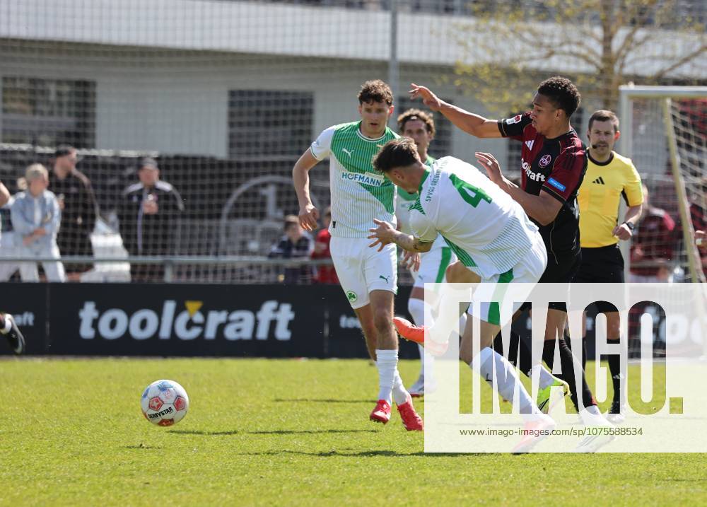 Fussball - Saison 2025 2026 - Regionalliga Bayern - 27. Spieltag: 1. FC Nürnberg FCN II ( Club ) - SpVgg Greuther Fürth II (Kleeblatt U23 ) - DaMa - - Noah König Koenig (4, SpVgg Greuther Fürth II ) Noah Maboulou (37, 1. FC Nürnberg FCN II )