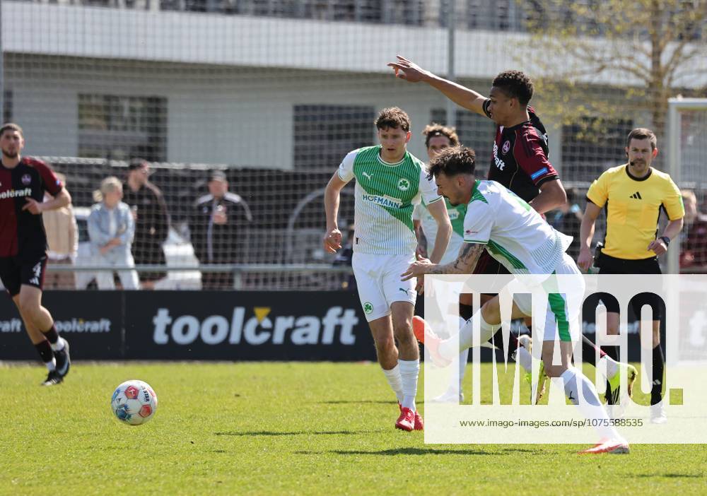 Fussball - Saison 2025 2026 - Regionalliga Bayern - 27. Spieltag: 1. FC Nürnberg FCN II ( Club ) - SpVgg Greuther Fürth II (Kleeblatt U23 ) - DaMa - - Noah König Koenig (4, SpVgg Greuther Fürth II ) Noah Maboulou (37, 1. FC Nürnberg FCN II )
