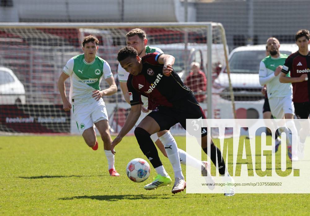 Fussball - Saison 2025 2026 - Regionalliga Bayern - 27. Spieltag: 1. FC Nürnberg FCN II ( Club ) - SpVgg Greuther Fürth II (Kleeblatt U23 ) - DaMa - - Yannick Scholz (14, SpVgg Greuther Fürth II ) Noah Maboulou (37, 1. FC Nürnberg FCN II )