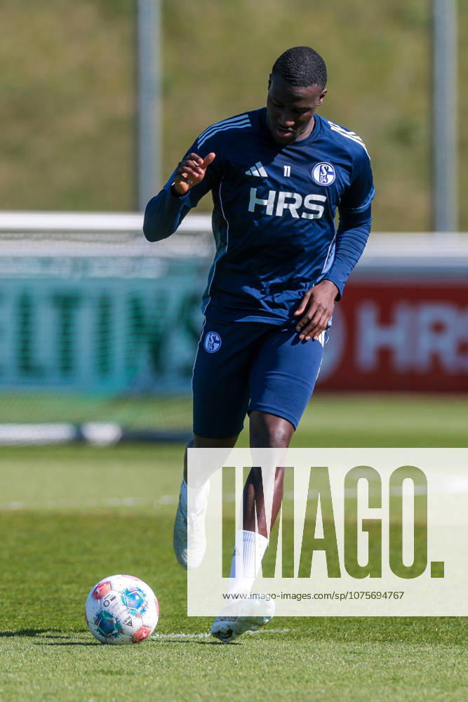 Fussball, Training des FC Schalke 04. Bryan Lasme (FC Schalke 04). Gelsenkirchen Trainingsgelände FC Schalke 04 NRW Deutschland xRHR-FOTO YYx