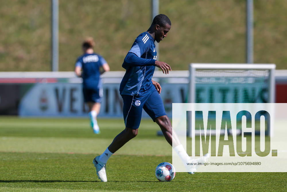 Fussball, Training des FC Schalke 04. Bryan Lasme (FC Schalke 04). Gelsenkirchen Trainingsgelände FC Schalke 04 NRW Deutschland xRHR-FOTO YYx
