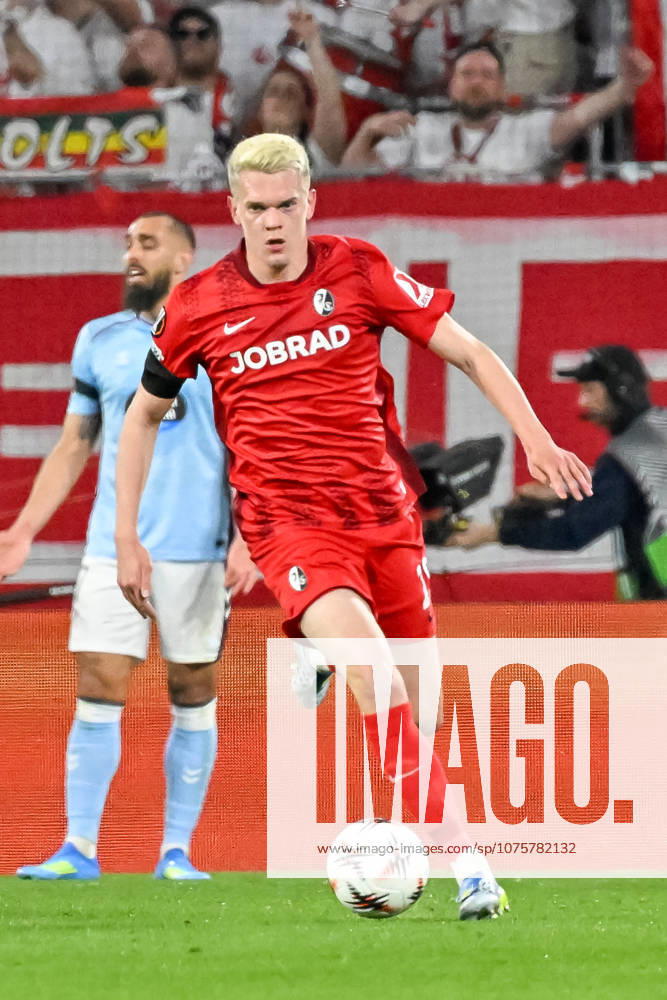 Matthias Ginter (SC Freiburg, 28) mit Ball. GER, SC Freiburg - Celta Vigo, Fussball, Europa League, Viertelfinale, Saison 2025 2026, 09.04.2026 GER, SC Freiburg - Celta Vigo, Fussball, Europa League, Viertelfinale, Saison 2025 2026, 09.04.2026 Freiburg