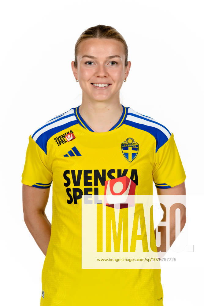 Beata Olsson of the Swedish women s national football team poses for a portrait on April 9, 2026 in Gothenburg. Photo: Carl Sandin BILDBYRAN kod CS CS0925 fotboll football soccer fotball porträtt portraits sverige sweden dam bbeng
