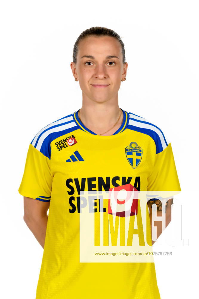 Julia Zigiotti Olme of the Swedish women s national football team poses for a portrait on April 9, 2026 in Gothenburg. Photo: Carl Sandin BILDBYRAN kod CS CS0925 fotboll football soccer fotball porträtt portraits sverige sweden dam bbeng
