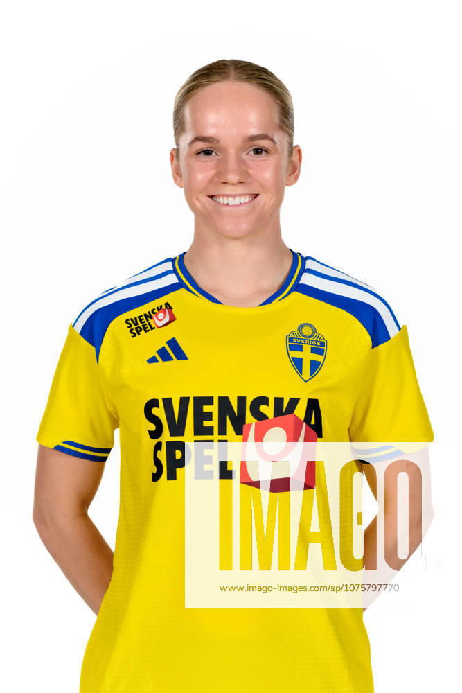 Hanna Lundkvist of the Swedish women s national football team poses for a portrait on April 9, 2026 in Gothenburg. Photo: Carl Sandin BILDBYRAN kod CS CS0925 fotboll football soccer fotball porträtt portraits sverige sweden dam bbeng