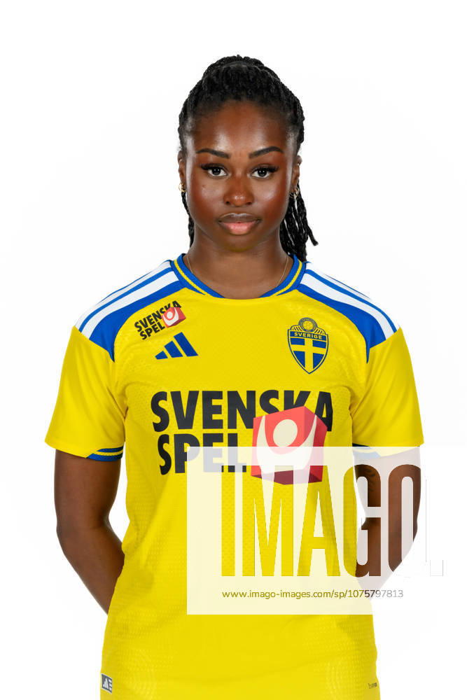 Monica Jusu Bah of the Swedish women s national football team poses for a portrait on April 9, 2026 in Gothenburg. Photo: Carl Sandin BILDBYRAN kod CS CS0925 fotboll football soccer fotball porträtt portraits sverige sweden dam bbeng