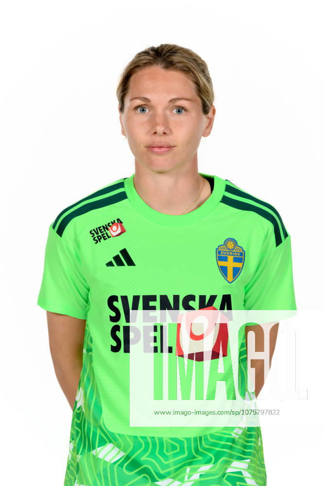Goalkeeper Jennifer Falk of the Swedish women s national football team poses for a portrait on April 9, 2026 in Gothenburg. Photo: Carl Sandin BILDBYRAN kod CS CS0925 fotboll football soccer fotball porträtt portraits sverige sweden dam bbeng