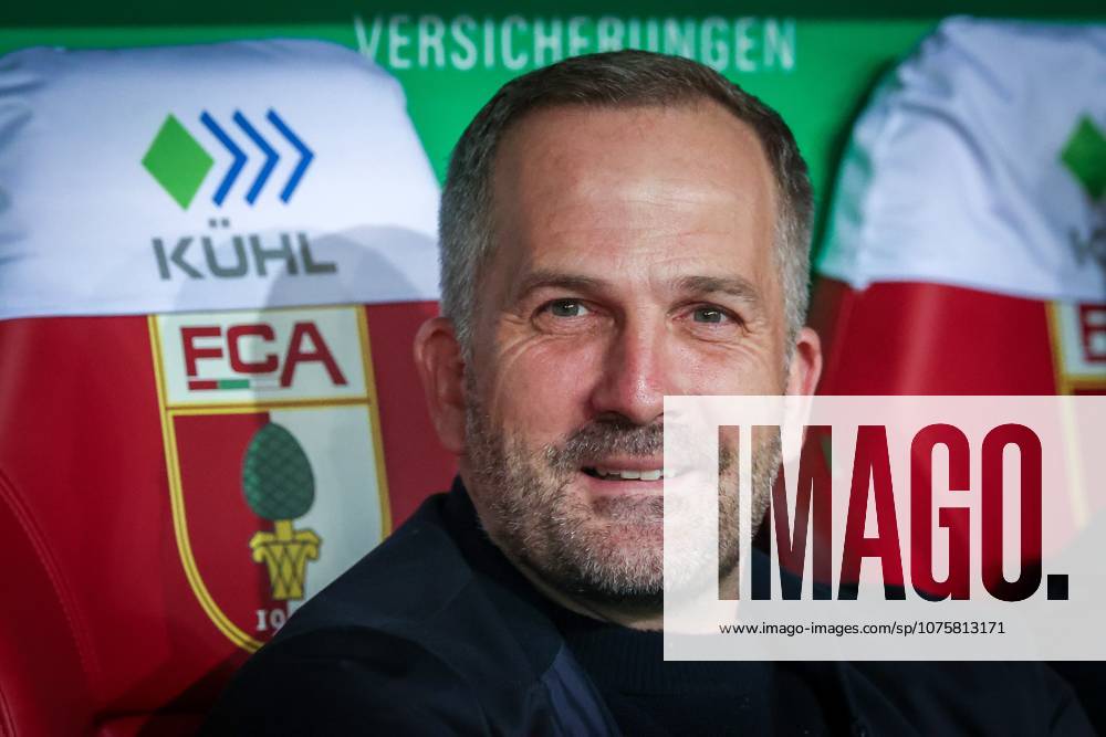 Chef-Trainer Manuel Baum (FC Augsburg), FC Augsburg vs. TSG 1899 Hoffenheim, Fussball, Maenner, Bundesliga, Saison 2025 2026, Rueckrunde, 29. Spieltag, 10.04.2026 DFB regulations prohibit any use of photographs as image sequences and or quasi-video Augsburg Bayern Deutschland