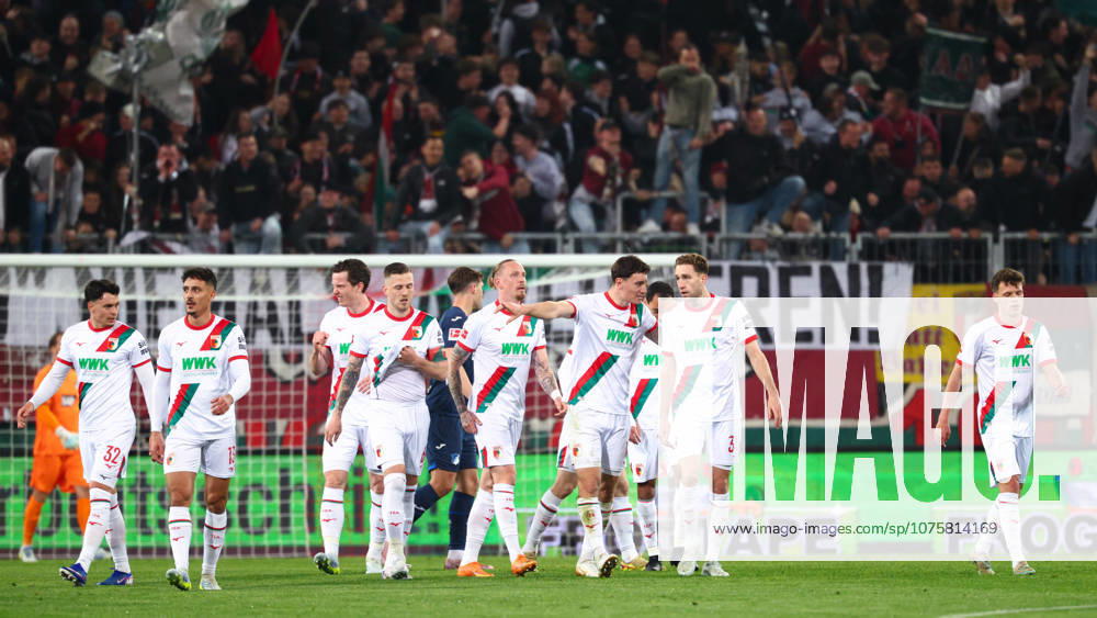 Team (FC Augsburg) Tor zum 2 : 0 beim Spiel zwischen FC Augsburg v TSG 1899 Hoffenheim, Fußball, Herren, Bundesliga, 2025 2026, 29.Spieltag am 10.04.2026 in Augsburg, WWK ARENA. DFL and DFB regulations prohibit any use of photographs as image sequences and or quasi-video. Bayern Deutschland