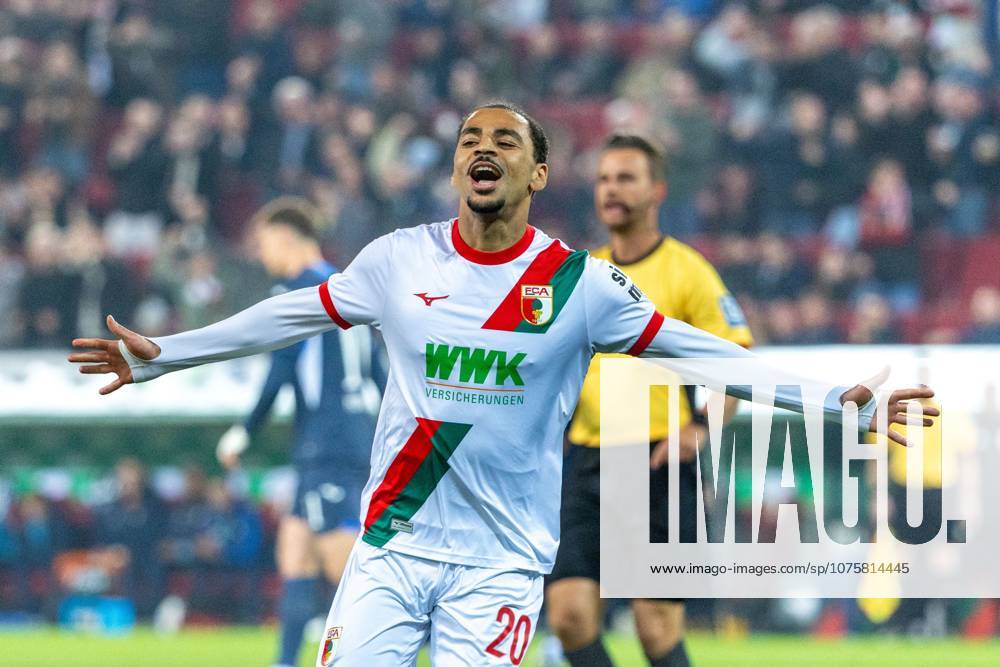 Torjubel, jubelt nach seinem Treffer zum 1:0 von Alexis Claude-Maurice (FC Augsburg), FC Augsburg vs. VfB Stuttgart, Fussball, 1. Bundesliga, 27. Spieltag, 22.03.2026 DFB regulations prohibit any use of photographs as image sequences and or quasi-video