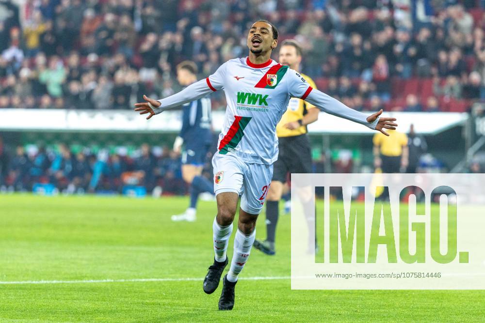 Torjubel, jubelt nach seinem Treffer zum 1:0 von Alexis Claude-Maurice (FC Augsburg), FC Augsburg vs. VfB Stuttgart, Fussball, 1. Bundesliga, 27. Spieltag, 22.03.2026 DFB regulations prohibit any use of photographs as image sequences and or quasi-video