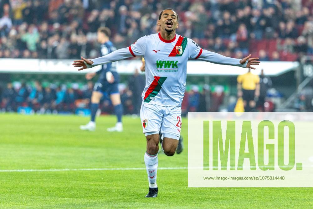 Torjubel, jubelt nach seinem Treffer zum 1:0 von Alexis Claude-Maurice (FC Augsburg), FC Augsburg vs. VfB Stuttgart, Fussball, 1. Bundesliga, 27. Spieltag, 22.03.2026 DFB regulations prohibit any use of photographs as image sequences and or quasi-video