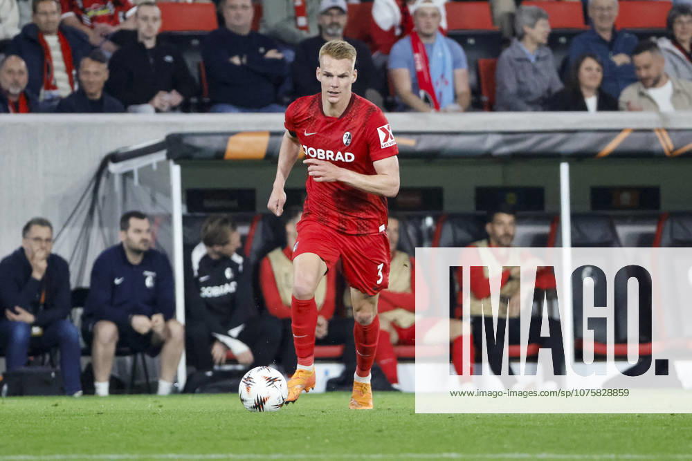 Philipp Lienhart (SC Freiburg, 03) am Ball , Deutschland, Fussball, UEFA Europa League, Viertelfinale, 2025 2026, SC Freiburg vs. Celta Vigo, 09.04.2026, Freiburg im Breisgau Europa-Park Stadion (Stadion am Deutschland