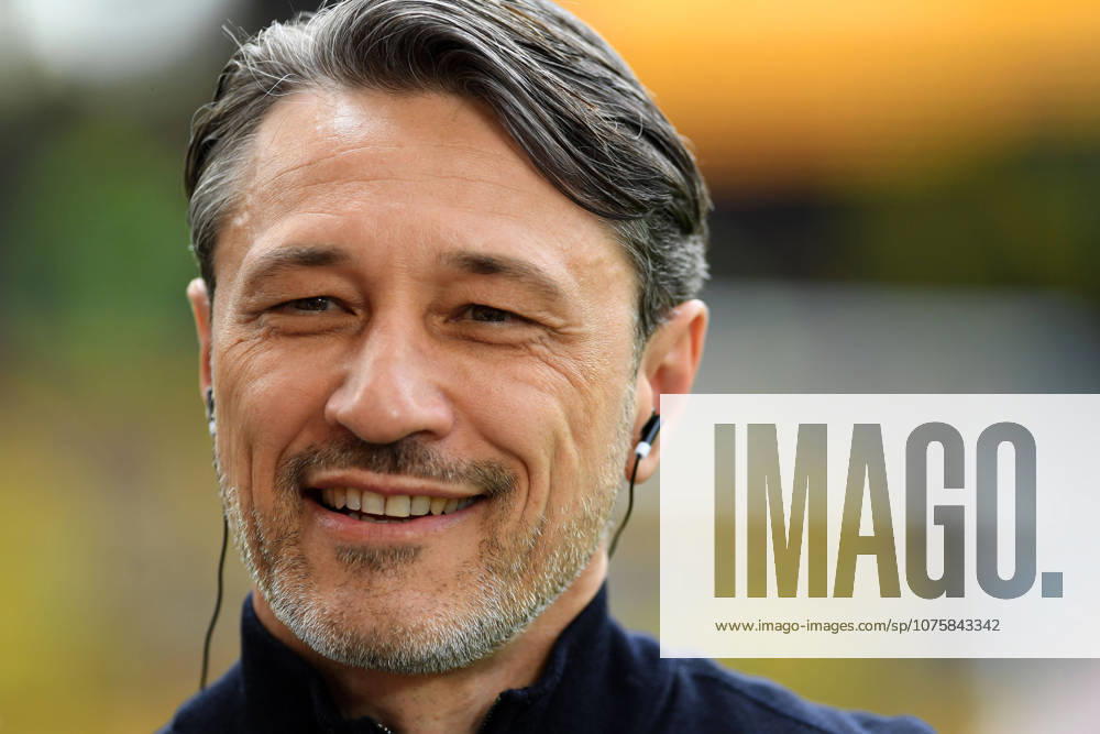 Trainer Niko Kovac (Borussia Dortmund) laechelt waehrend des Spiels der Bundesliga zwischen Borussia Dortmund und Bayer 04 Leverkusen, Signal Iduna Park am 11. April 2026 in Dortmund, Deutschland. (Foto von Ralf Treese DeFodi Images) +++ Trainer Niko Kovac (Borussia Dortmund) smiles during the Bundesliga match between Borussia Dortmund and Bayer 04 Leverkusen at Signal Iduna Park on April 11, 2026 in Dortmund, Germany. (Photo by Ralf Treese DeFodi Images) DFL regulations prohibit any use of photographs as image sequences and or quasi-video. (Photo by Ralf Treese DeFodi Images) -