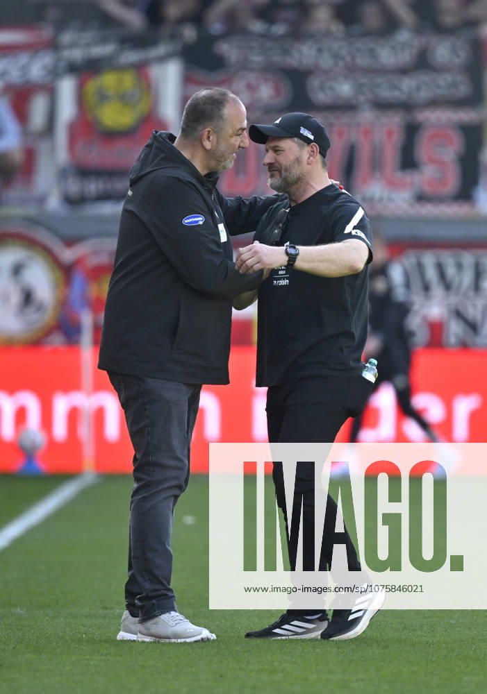 Vor Spielbeginn: Trainer Coach Frank Schmidt 1. FC Heidenheim 1846 FCH Trainer Coach Steffen Baumgart 1. FC Union Berlin FCU Begruessung shake hands Gestik Geste 1. FC Heidenheim 1846 FCH vs 1. FC Union Berlin FCU 11.04.2026 DFL REGULATIONS PROHIBIT ANY USE OF PHOTOGRAPHS AS IMAGE SEQUENCES AND OR QUASI-VIDEO 1. FC Heidenheim 1846 FCH vs 1. FC Union Berlin FCU
