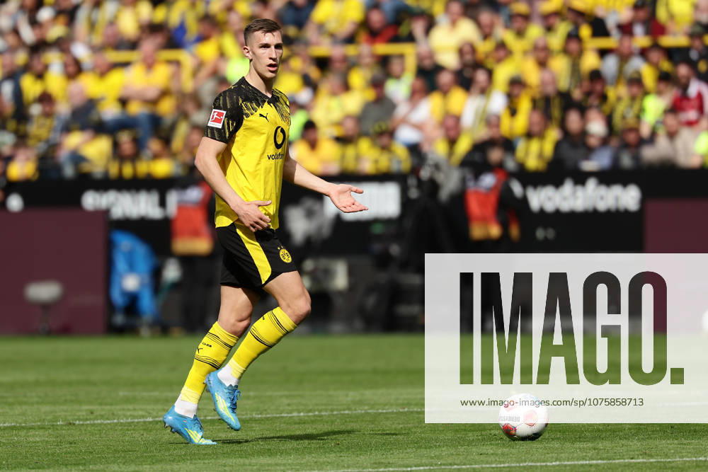 Dortmund, Germany, 11.04.26, Nico Schlotterbeck (Borussia Dortmund) am Ball während des Spiels der 1. Bundesliga zwischen Borussia Dortmund - Bayer 04 Leverkusen im Signal Iduna Park in Dortmund. (Photo by Joachim Bywaletz) DFB DFL REGULATIONS PROHIBIT ANY USE OF PHOTOGRAPHS AS IMAGE SEQUENCES AND OR QUASI-VIDEO.