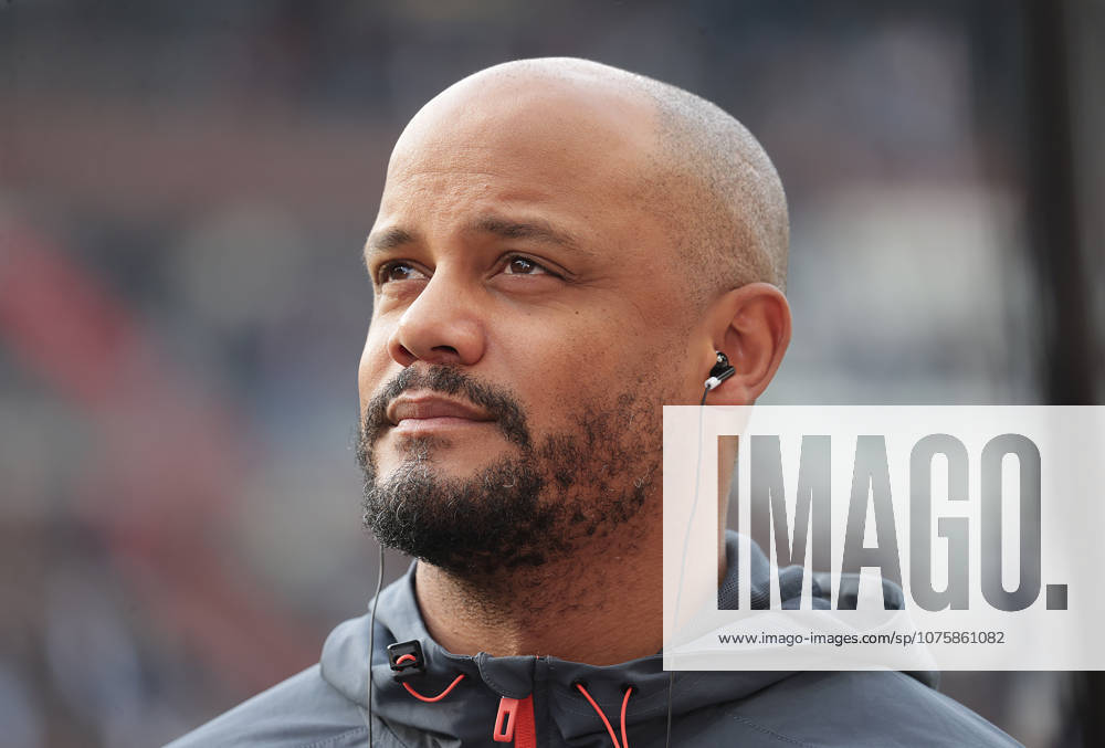 Cheftrainer Vincent Kompany (FC Bayern Muenchen) Fussball, 1.BL, Saison 2025 2026, Herren, FC St.Pauli gegen FC Bayern Muenchen, 29.Spieltag, Millerntorstadion Hamburg DFL REGULATIONS PROHIBIT ANY USE OF PHOTOGRAPHS AS IMAGE SEQUENCES AND OR QUASI-VIDEO.