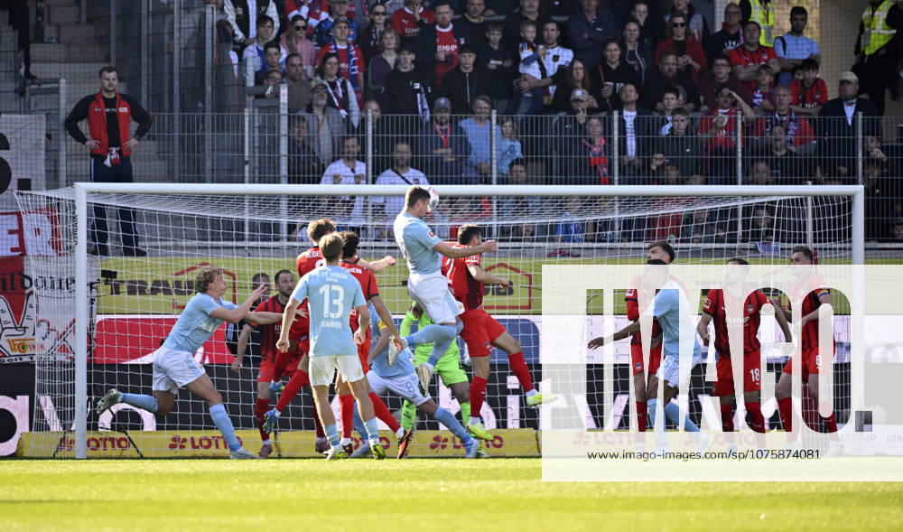 Strafraumszene, Torraumszene Kopfballduell Zweikampf Aktion Anrej Ilic 1. FC Union Berlin FCU (23) 1. FC Heidenheim 1846 FCH vs 1. FC Union Berlin FCU 11.04.2026 DFL REGULATIONS PROHIBIT ANY USE OF PHOTOGRAPHS AS IMAGE SEQUENCES AND OR QUASI-VIDEO 1. FC Heidenheim 1846 FCH vs 1. FC Union Berlin FCU