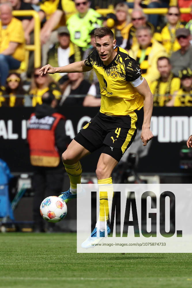 Dortmund, Germany, 11.04.26, Nico Schlotterbeck (Borussia Dortmund) am Ball während des Spiels der 1. Bundesliga zwischen Borussia Dortmund - Bayer 04 Leverkusen im Signal Iduna Park in Dortmund. (Photo by Joachim Bywaletz) DFB DFL REGULATIONS PROHIBIT ANY USE OF PHOTOGRAPHS AS IMAGE SEQUENCES AND OR QUASI-VIDEO.