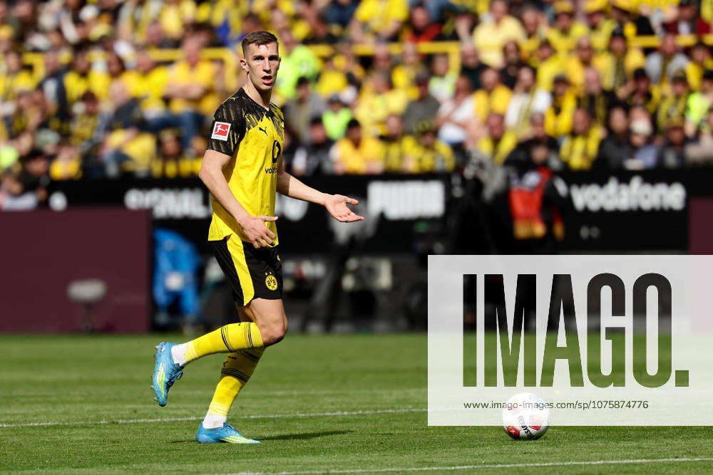 Dortmund, Germany, 11.04.26, Nico Schlotterbeck (Borussia Dortmund) am Ball während des Spiels der 1. Bundesliga zwischen Borussia Dortmund - Bayer 04 Leverkusen im Signal Iduna Park in Dortmund. (Photo by Joachim Bywaletz) DFB DFL REGULATIONS PROHIBIT ANY USE OF PHOTOGRAPHS AS IMAGE SEQUENCES AND OR QUASI-VIDEO.