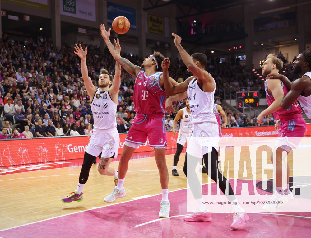 Michael Kessens Telekom Baskets Bonn vs. Basketball Löwen (Loewen) Braunschweig 29. Speiltag - Saison 2025 26