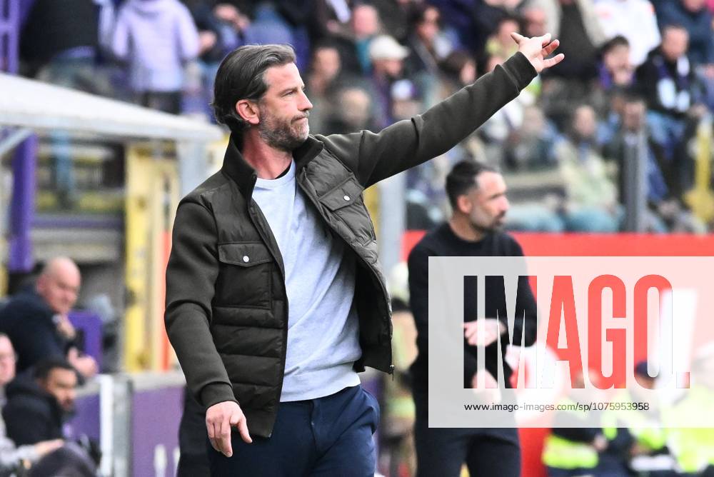 Gent s head coach Rik De Mil pictured during a soccer match between RSCA Anderlecht and KAA Gent, Sunday 12 April 2026 in Gent, on the second day of the Champion s Play-off (PO1) of the 2025-2026 Jupiler Pro League first division of the Belgian championship. JILLxDELSAUX x170581791x