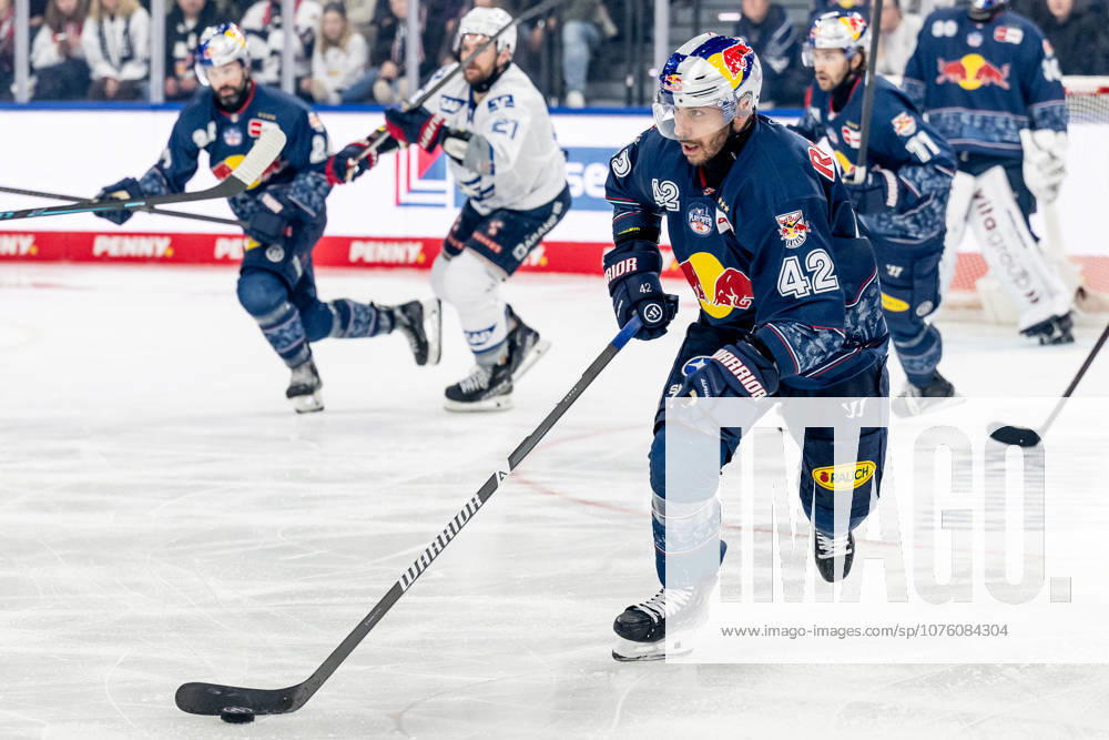 Yasin Ehliz (EHC Red Bull Muenchen, 42) GER, EHC Red Bull Muenchen vs. Adler Mannheim, Eishockey, DEL, Playoffs, Halbfinale Spiel 4, Saison 2025 2026, 14.04.2026. GER, EHC Red Bull Muenchen vs. Adler Mannheim, Eishockey, DEL, Playoffs, Halbfinale Spiel 4, Saison 2025 2026, 14.04.2026. Muenchen