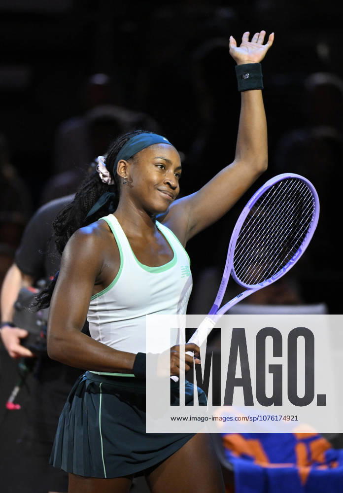 Nach Spielende: Schlussjubel, Freude, Glueck, Jubel Coco Gauff (USA) bdeankt sich bei Zuschauern Fans Tennis Damen Porsche-Cup Porsche Tennis Grand Prix GP Stuttgart 2026 Porsche Arena 11-19.04.2026 DFL REGULATIONS PROHIBIT ANY USE OF PHOTOGRAPHS AS IMAGE SEQUENCES AND OR QUASI-VIDEO Tennis Damen Porsche-Cup Porsche Tennis Grand Prix GP Stuttgart 2026