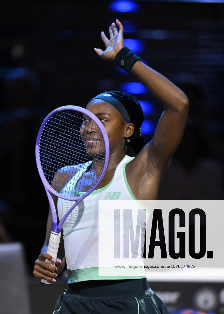 Nach Spielende: Schlussjubel, Freude, Glueck, Jubel Coco Gauff (USA) bdeankt sich bei Zuschauern Fans Tennis Damen Porsche-Cup Porsche Tennis Grand Prix GP Stuttgart 2026 Porsche Arena 11-19.04.2026 DFL REGULATIONS PROHIBIT ANY USE OF PHOTOGRAPHS AS IMAGE SEQUENCES AND OR QUASI-VIDEO Tennis Damen Porsche-Cup Porsche Tennis Grand Prix GP Stuttgart 2026