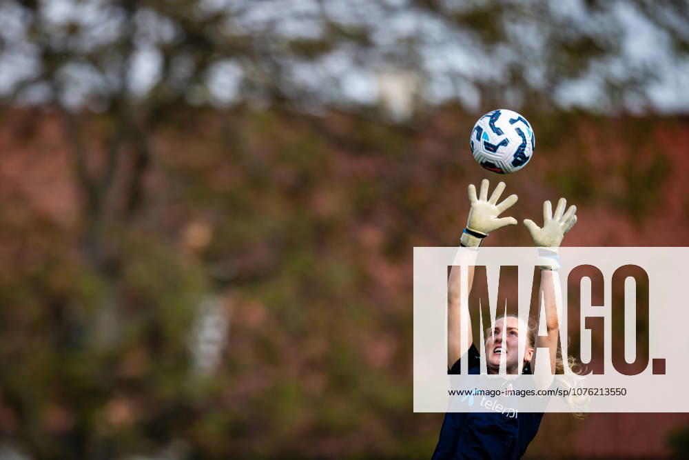 Goalkeeper Sunniva Skoglund of the Norwegian womens national football team during a training session on April 17, 2026 in Ptuj. Photo: Marius Simensen BILDBYRAN Cop 238 bbeng dam fifa women s world cup qualifier football fotball fotboll norge norway practice soccer training trening träning