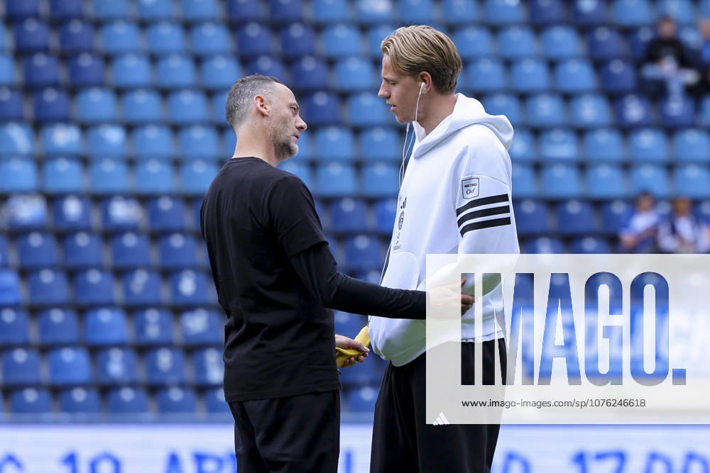 Trainer Alexander Ende (Fortuna Duesseldorf) und Jesper Daland (Fortuna Duesseldorf) unterhalten sich, 2. Bundesliga, 1. FC Magdeburg v Fortuna Düsseldorf, Avnet Arena am 18. April 2026 in Magdeburg, Deutschland. (Foto von Marco Steinbrenner DeFodi Images) Trainer Alexander Ende (Fortuna Duesseldorf) und Jesper Daland (Fortuna Duesseldorf) talk together, 2. Bundesliga, 1. FC Magdeburg v Fortuna Düsseldorf, Avnet Arena, April 18, 2026 in Magdeburg, Germany. (Photo by Marco Steinbrenner DeFodi Images) -