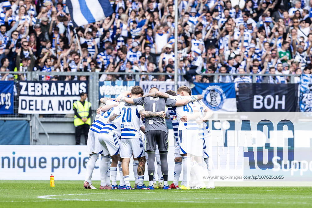 3.Liga: MSV Duisburg - TSG Hoffenheim II; 18.04.2026 MSV Duisburg im Teamkreis bis zum Spielbeginn. 3.Liga: MSV Duisburg - TSG Hoffenheim II; Schauinsland-Reisen-Arena, Duisburg, 18.04.2026 DFB regulations prohibit any use of photographs as image sequences and or quasi video.