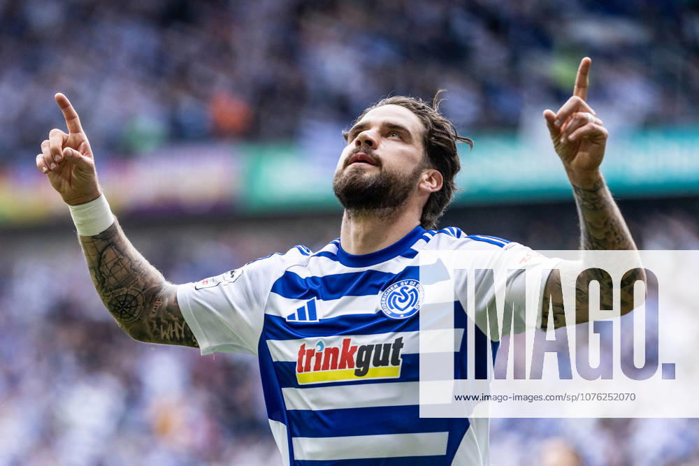 3.Liga: MSV Duisburg - TSG Hoffenheim II; 18.04.2026 MSV Duisburg bejubelt das Tor, 1:0 durch Lex-Tyger Lobinger (MSV Duisburg, 45) 3.Liga: MSV Duisburg - TSG Hoffenheim II; Schauinsland-Reisen-Arena, Duisburg, 18.04.2026 DFB regulations prohibit any use of photographs as image sequences and or quasi video.