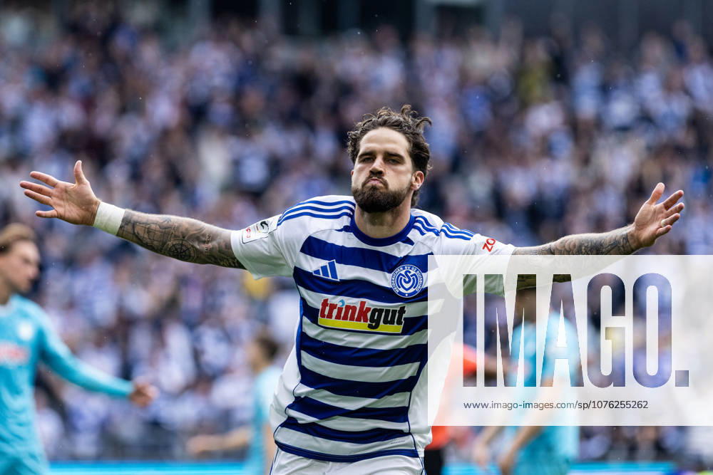 3.Liga: MSV Duisburg - TSG Hoffenheim II; 18.04.2026 MSV Duisburg bejubelt das Tor, 2:1 durch Lex-Tyger Lobinger (MSV Duisburg, 45) 3.Liga: MSV Duisburg - TSG Hoffenheim II; Schauinsland-Reisen-Arena, Duisburg, 18.04.2026 DFB regulations prohibit any use of photographs as image sequences and or quasi video.
