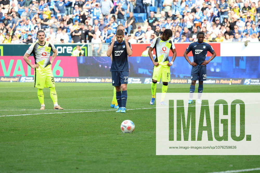 Fussball 1.Bundesliga, TSG 1899 Hoffenheim - Borussia Dortmund v.l. Elfmeter zum 1:0 durch Andrej Kramaric (TSG 1899 Hoffenheim) Sinsheim