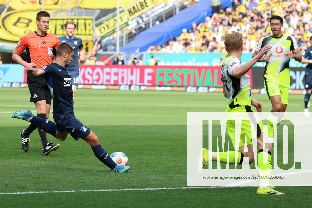 Fussball 1.Bundesliga, TSG 1899 Hoffenheim - Borussia Dortmund v.l. Andrej Kramaric (TSG 1899 Hoffenheim) Sinsheim