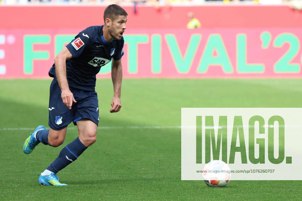 Fussball 1.Bundesliga, TSG 1899 Hoffenheim - Borussia Dortmund v.l. Andrej Kramaric (TSG 1899 Hoffenheim) Sinsheim
