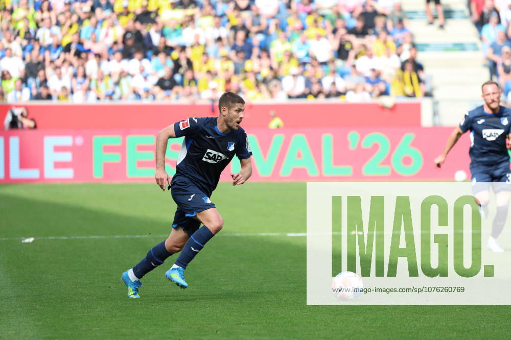 Fussball 1.Bundesliga, TSG 1899 Hoffenheim - Borussia Dortmund v.l. Andrej Kramaric (TSG 1899 Hoffenheim) Sinsheim