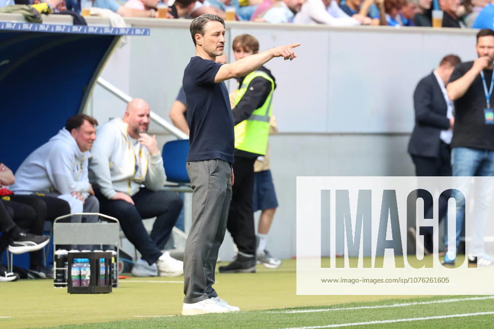 Fussball 1.Bundesliga, TSG 1899 Hoffenheim - Borussia Dortmund v.l. Niko Kovac Trainer (Borussia Dortmund) gibt Anweisungen, gestikuliert, mit den Armen gestikulieren gives instructions, gesticulate Sinsheim