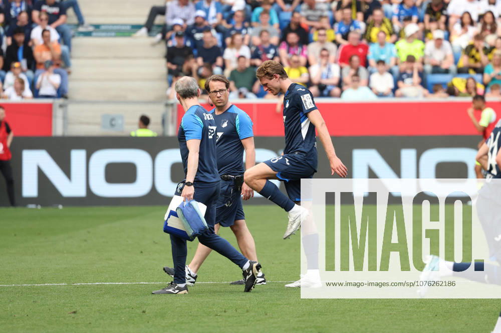Fussball 1.Bundesliga, TSG 1899 Hoffenheim - Borussia Dortmund v.l. Wouter Burger (TSG 1899 Hoffenheim) verletzt, Verletzung, Schmerz, Schmerzen, injured, injury, pain, pains Sinsheim