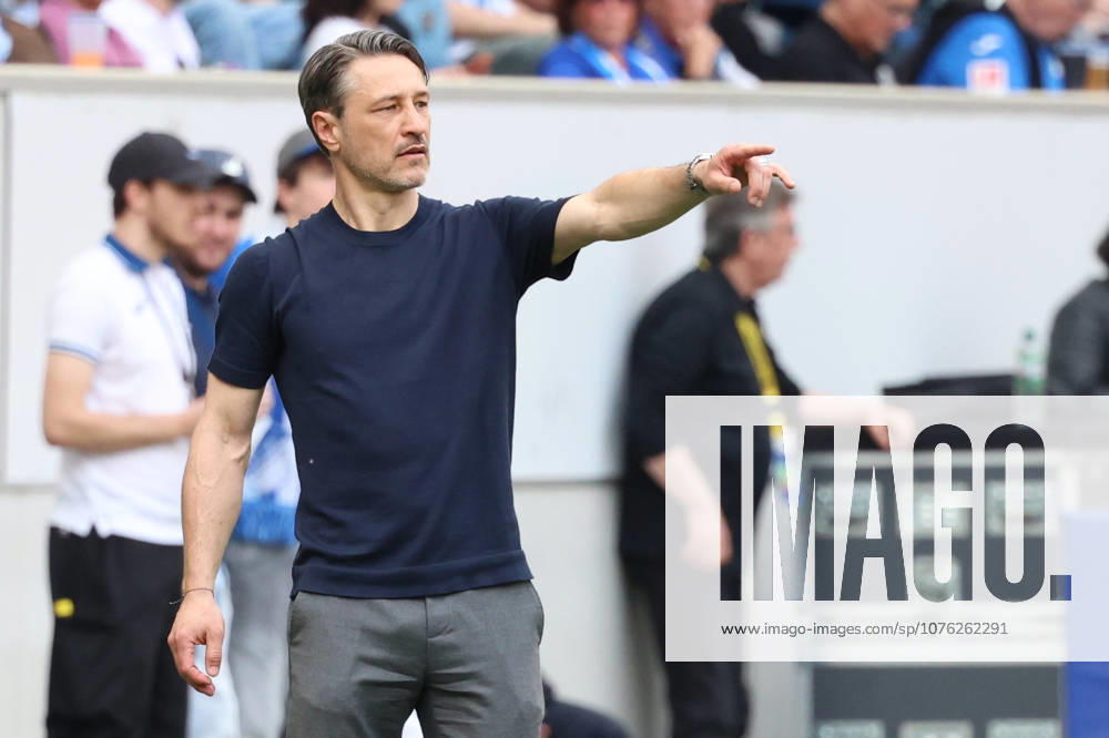 Fussball 1.Bundesliga, TSG 1899 Hoffenheim - Borussia Dortmund v.l. Niko Kovac Trainer (Borussia Dortmund) gibt Anweisungen, gestikuliert, mit den Armen gestikulieren gives instructions, gesticulate Sinsheim