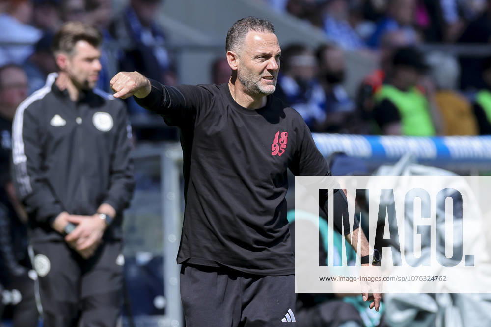 Trainer Alexander Ende (Fortuna Duesseldorf) gestikuliert, 2. Bundesliga, 1. FC Magdeburg v Fortuna Düsseldorf, Avnet Arena am 18. April 2026 in Magdeburg, Deutschland. (Foto von Marco Steinbrenner DeFodi Images) Trainer Alexander Ende (Fortuna Duesseldorf) gestures, 2. Bundesliga, 1. FC Magdeburg v Fortuna Düsseldorf, Avnet Arena, April 18, 2026 in Magdeburg, Germany. (Photo by Marco Steinbrenner DeFodi Images) -