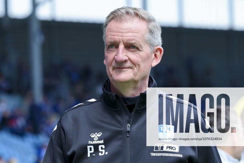 Trainer Petrik Sander (1. FC Magdeburg) lacht, 2. Bundesliga, 1. FC Magdeburg v Fortuna Düsseldorf, Avnet Arena am 18. April 2026 in Magdeburg, Deutschland. (Foto von Marco Steinbrenner DeFodi Images) Trainer Petrik Sander (1. FC Magdeburg) smiles, 2. Bundesliga, 1. FC Magdeburg v Fortuna Düsseldorf, Avnet Arena, April 18, 2026 in Magdeburg, Germany. (Photo by Marco Steinbrenner DeFodi Images) -