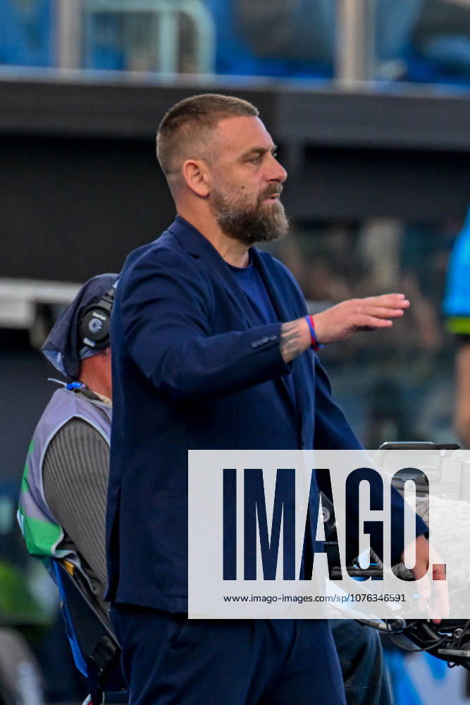 GenoaÕs head coach Daniele De Rossi during the Serie A soccer match between Pisa and Genoa at the Romeo Anconetani Stadium in Pisa, Italy - Sunday, April 19, 2026. - Soccer .