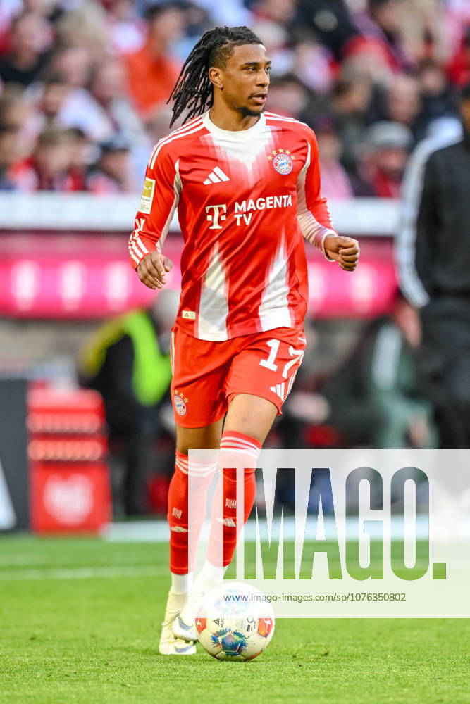 Michael Olise (FC Bayern München) in Aktion, am Ball, Einzelaktion waehrend des spiels der Bundesliga zwischen FC Bayern München und VfB Stuttgart, Allianz Arena am 19. April 2026 in München, Deutschland. (Foto von Harry Langer DeFodi Images) +++ Michael Olise (FC Bayern München) controls the Ball during the Bundesliga match between FC Bayern München and VfB Stuttgart at Allianz Arena on April 19, 2026 in München, Germany. (Photo by Harry Langer DeFodi Images) DFL regulations prohibit any use of photographs as image sequences and or quasi-video. (Photo by Harry Langer DeFodi Images) DFL regulations prohibit any use of photographs as image sequences and or quasi-video. -