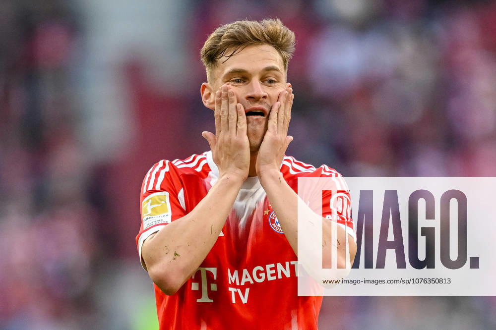 Joshua Kimmich (FC Bayern München) gestikuliert, gestik waehrend des spiels der Bundesliga zwischen FC Bayern München und VfB Stuttgart, Allianz Arena am 19. April 2026 in München, Deutschland. (Foto von Harry Langer DeFodi Images) +++ Joshua Kimmich (FC Bayern München) gestures during the Bundesliga match between FC Bayern München and VfB Stuttgart at Allianz Arena on April 19, 2026 in München, Germany. (Photo by Harry Langer DeFodi Images) DFL regulations prohibit any use of photographs as image sequences and or quasi-video. (Photo by Harry Langer DeFodi Images) DFL regulations prohibit any use of photographs as image sequences and or quasi-video. -